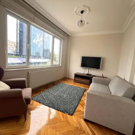 Modern 2-br Near Yildiz Metro Station Apartamento *