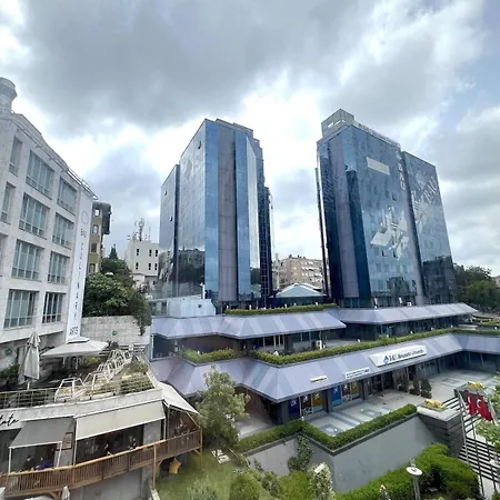 Modern 2-br Near Yildiz Metro Station Apartamento