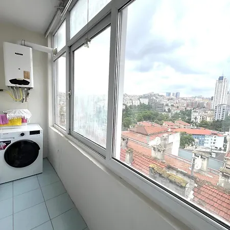 Modern 2-br Near Yildiz Metro Station 아파트 *